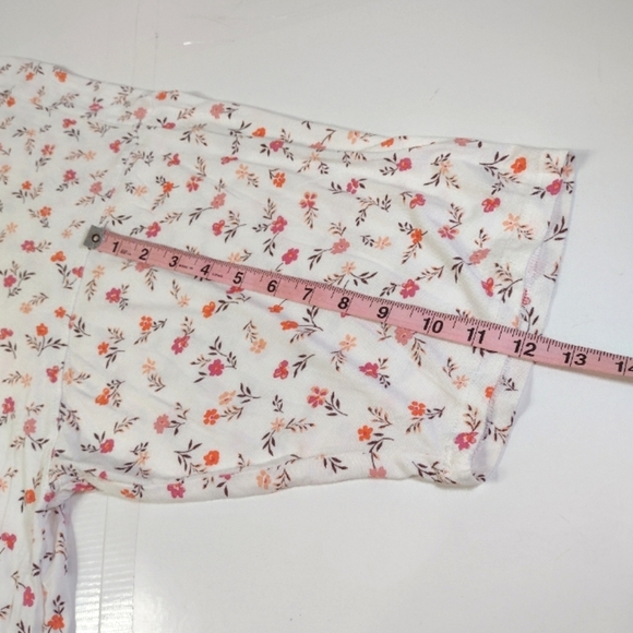 The Zig Zag Stripe Women's White With Floral Print Top Size (XL) - Picture 9 of 9